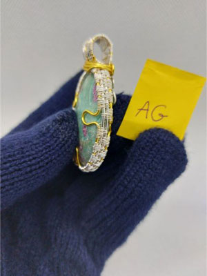 Pendentif fils de cuivre avec pierre naturelle Rubis Fuchsite article no AG côté