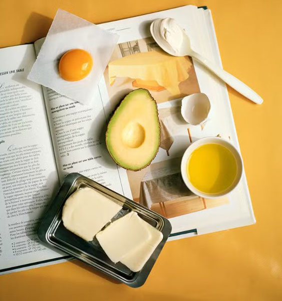 Sucre ou gras. Avocat, huile d’olive, fromage — sources de graisses saines