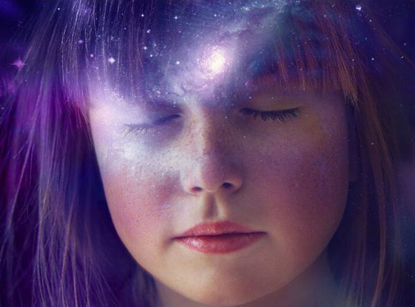 Hypnose thérapeutique Visage femme yeux fermés