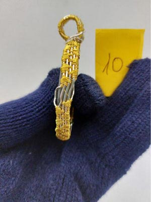 Pendentif en pierre naturelle labradorite — montée en fils de cuivre, style artisanal, côté