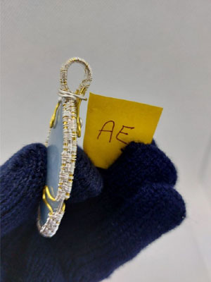 Pendentif fils de cuivre avec pierre naturelle opale Owyhee devant article no AE côté