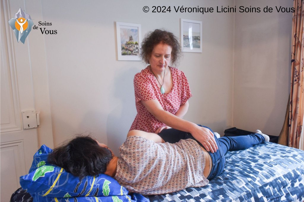 Véronique Licini — soin en Ortho-Bionomy® à Lausanne, de côté, pour libérer les tensions musculaires